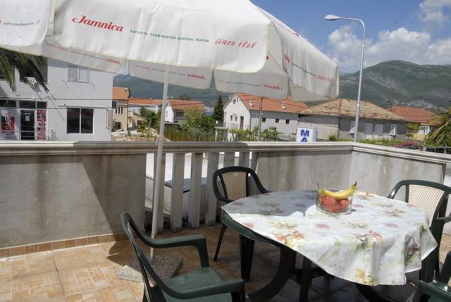 Apartments Dosljak Tivat Exterior photo